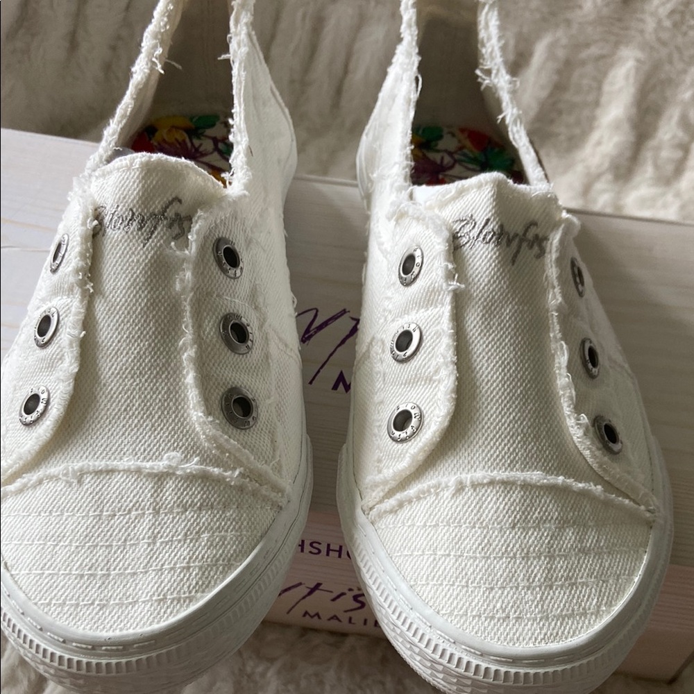 Blowfish White Casual Sneakers Canvas Low-Top - Picture 2 of 8